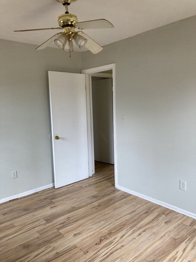 Building Photo - 3 Bedroom in Greenville