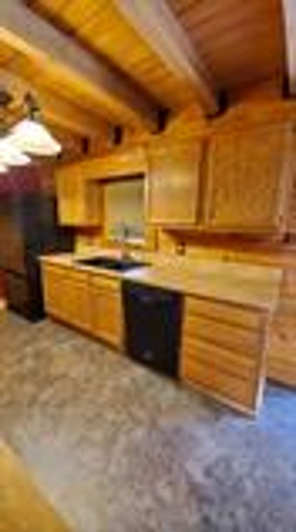 Building Photo - Gorgeous Log Home in Hurricane