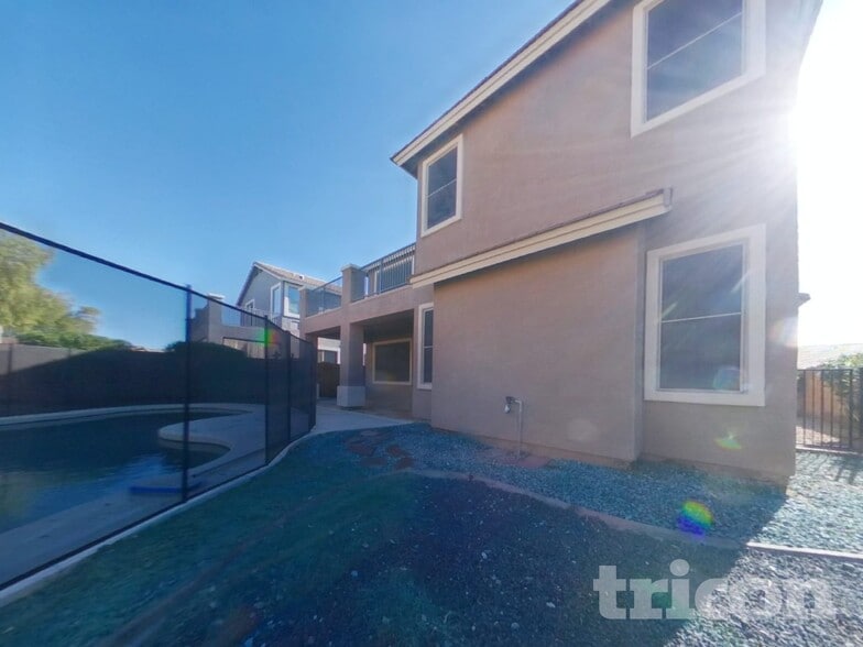 Building Photo - 25746 W Globe Ave