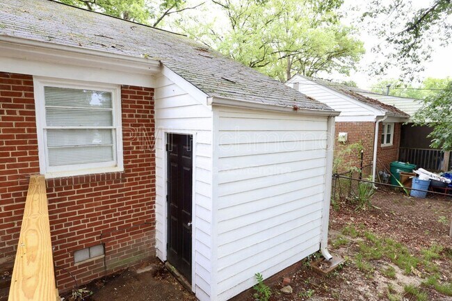 Building Photo - 3006 Manor Dr