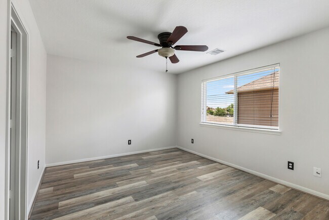 Building Photo - 9960 Cassowary Dr