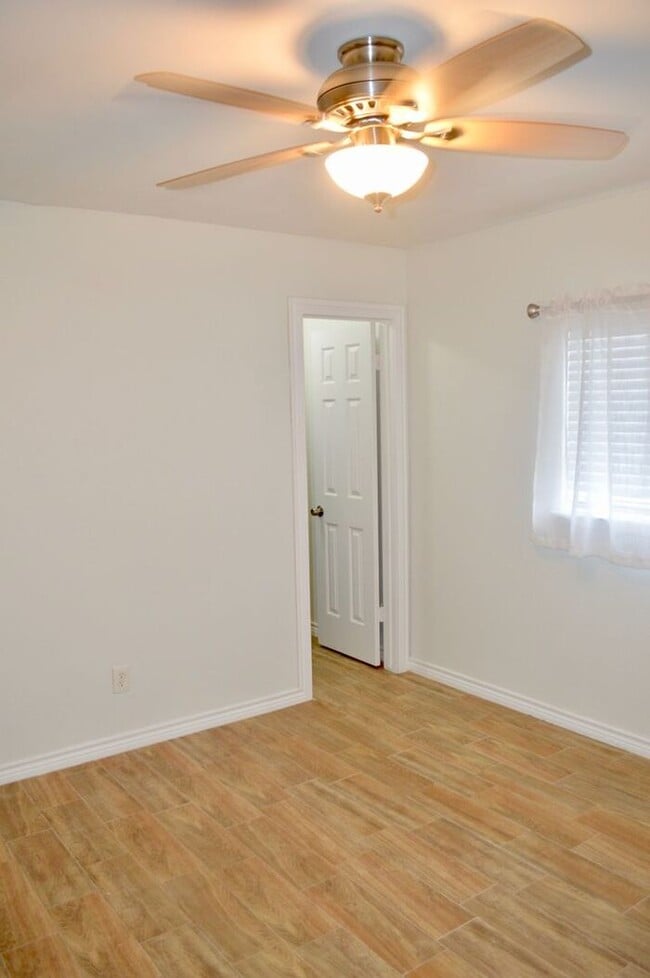 Building Photo - Property for rent