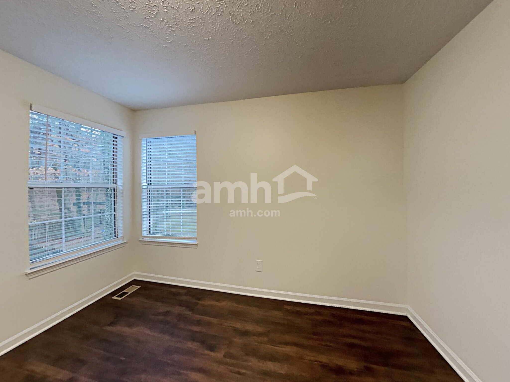 Building Photo - 1325 Georgetown Dr