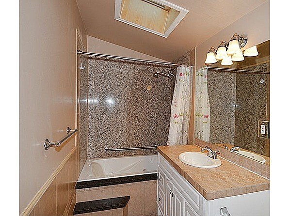 Building Photo - 1406 168th Ave NE