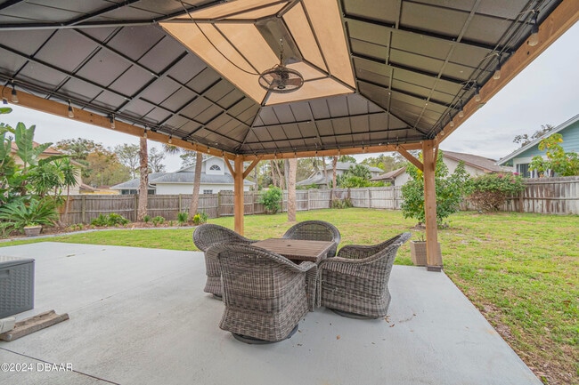 Building Photo - 6236 Clover Bend Dr