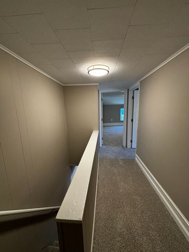 Building Photo - Newly remodeled 3+ bedroom