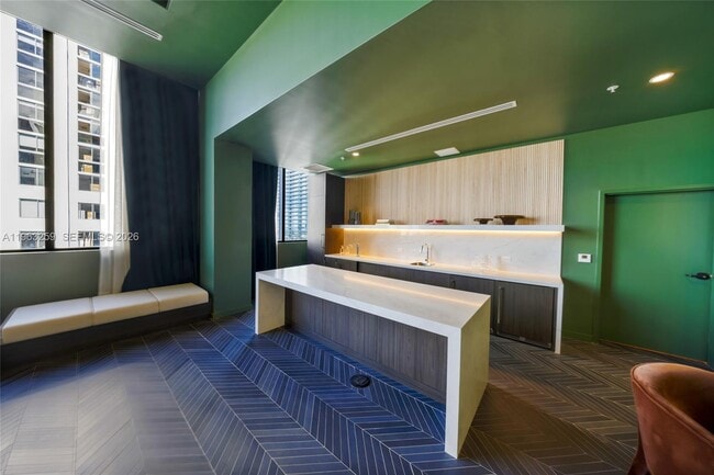 Building Photo - 11 NE 6th St