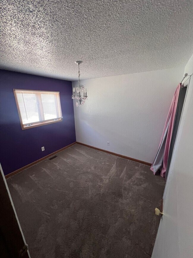 Building Photo - 3 Bedroom Single Family Home in Alamosa