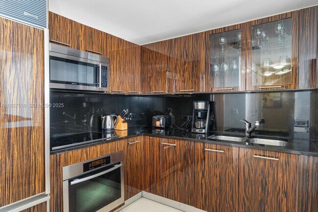 Building Photo - 6899 Collins Ave