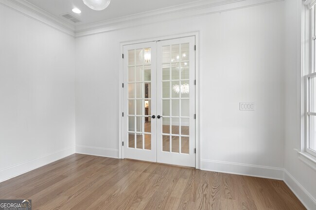 Building Photo - 2045 Kent Ct