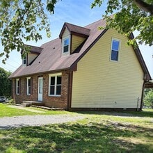 Building Photo - JUST REDUCED!!! Charming 3 Bedroom Home in the Heart of Clarksville - Now Available!