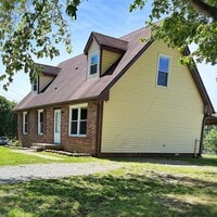 Building Photo - JUST REDUCED!!! Charming 3 Bedroom Home in the Heart of Clarksville - Now Available!