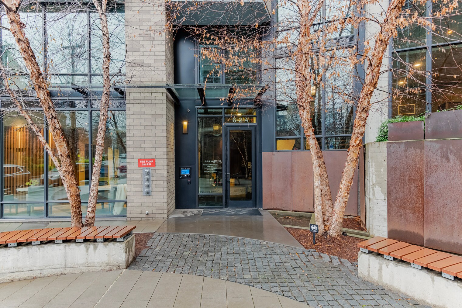 Building Photo - 624 Yale Ave N