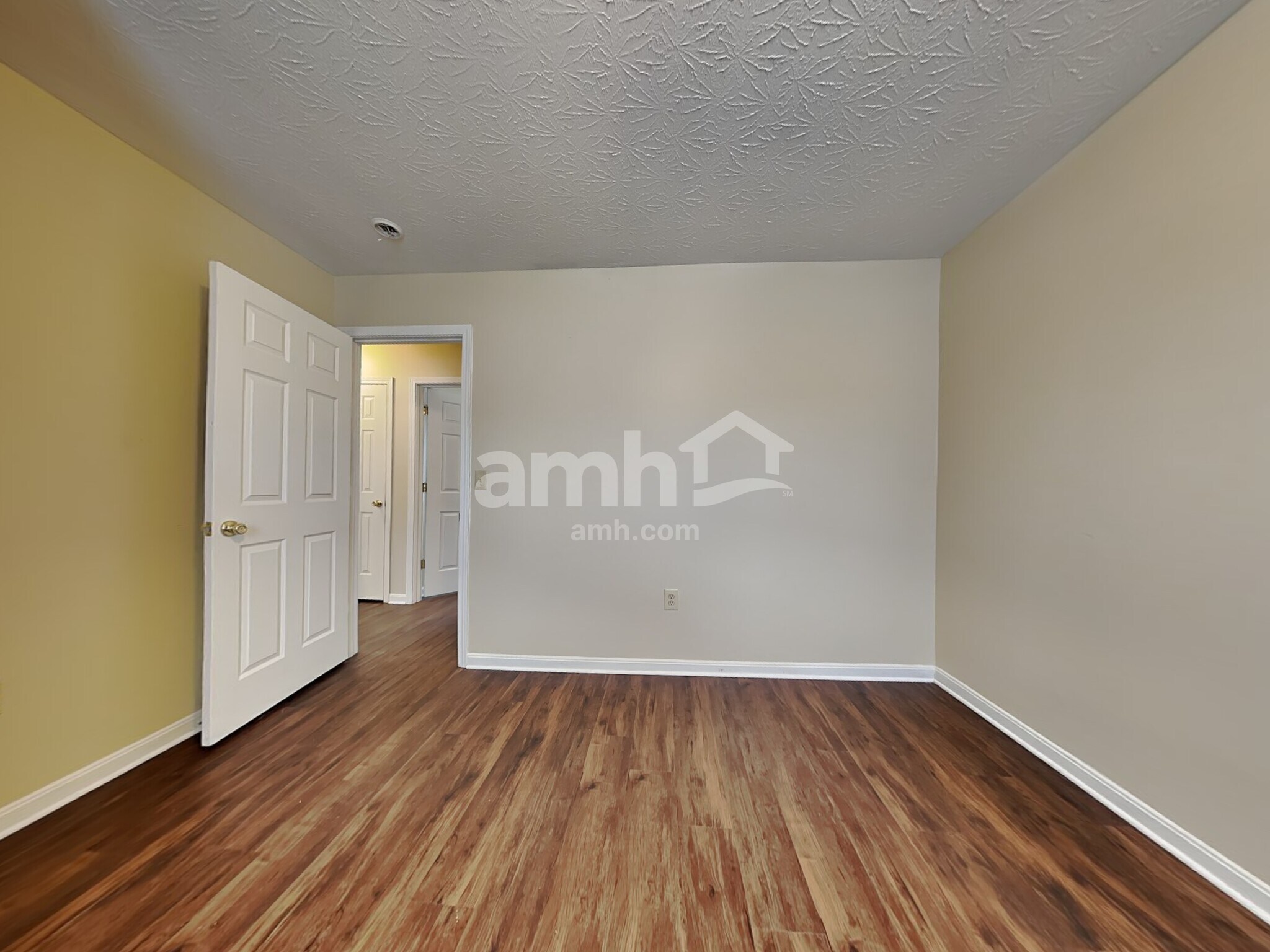 Building Photo - 1234 Nottingham Rd