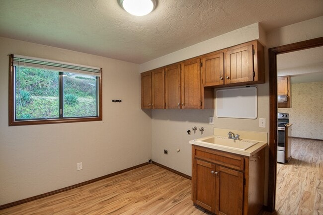 Building Photo - 3 bed, 2 bath Single-level home in Stayton, Oregon