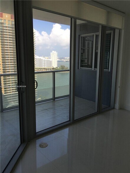 Building Photo - 1300 Brickell Bay Dr