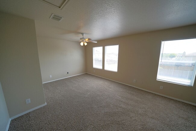 Building Photo - Charming 4-Bedroom, 2.5-Bathroom Home in C...