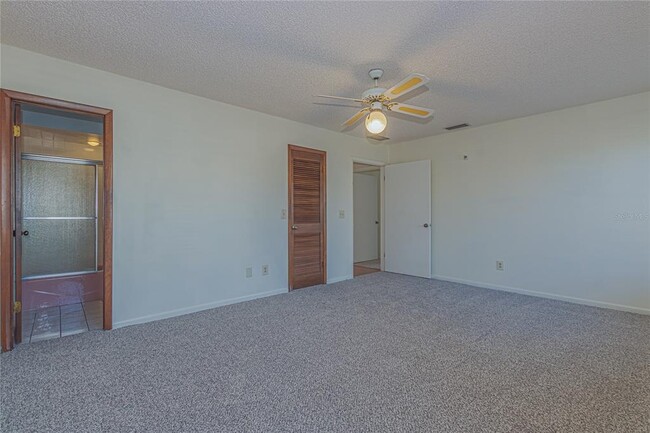 Building Photo - 933 N Clara Ave
