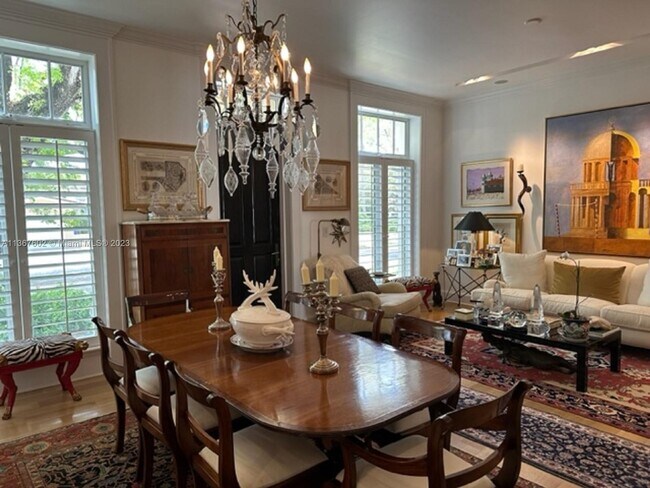 Building Photo - 645 Almeria Ave