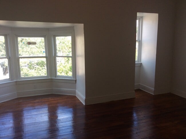 Building Photo - 3 Bedroom 1 Bath Apartment York City SD