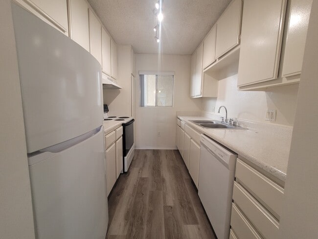 Building Photo - Eastborne III Apartments
