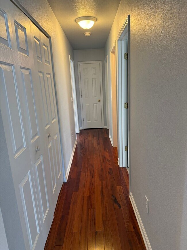 Building Photo - Lovely 3 bedroom 2 bath home located in the Avalon Community