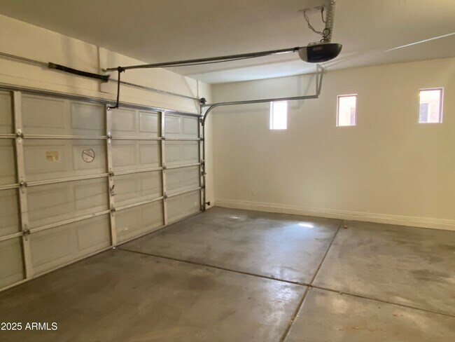 Building Photo - 3014 W Sands Dr