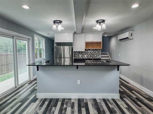 Building Photo - 1232 Kennie Dr