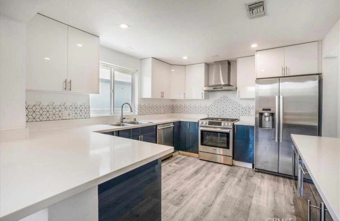 Building Photo - 2481 S Bundy Dr