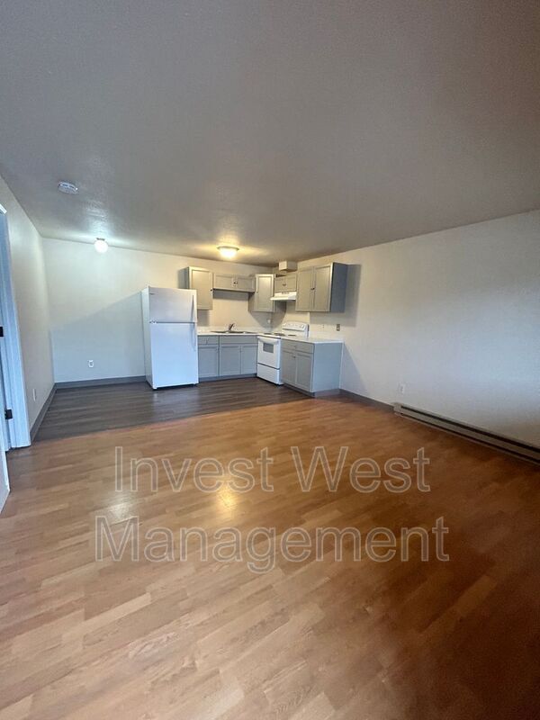 Primary Photo - 8402 NE 8th Way