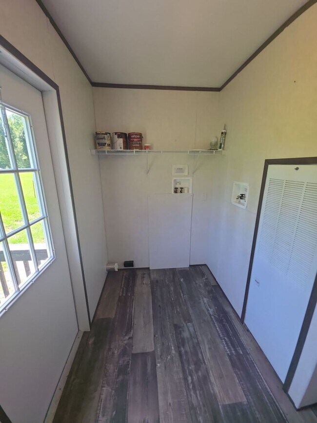 Building Photo - Spacious 4-Bedroom Home on 1 Acre in Peaceful Rickman Setting