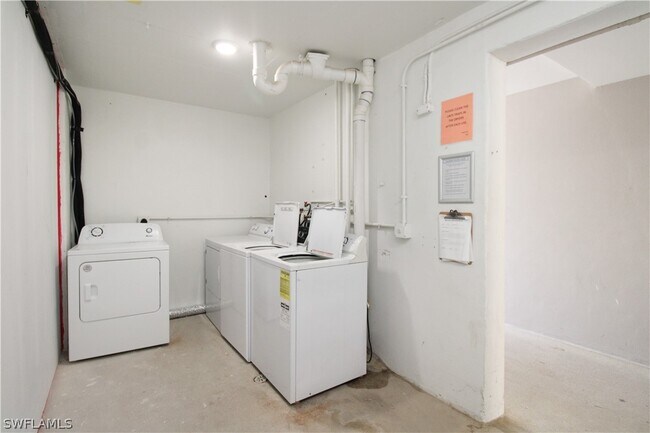 Building Photo - 3443 Gulf Shore Blvd N