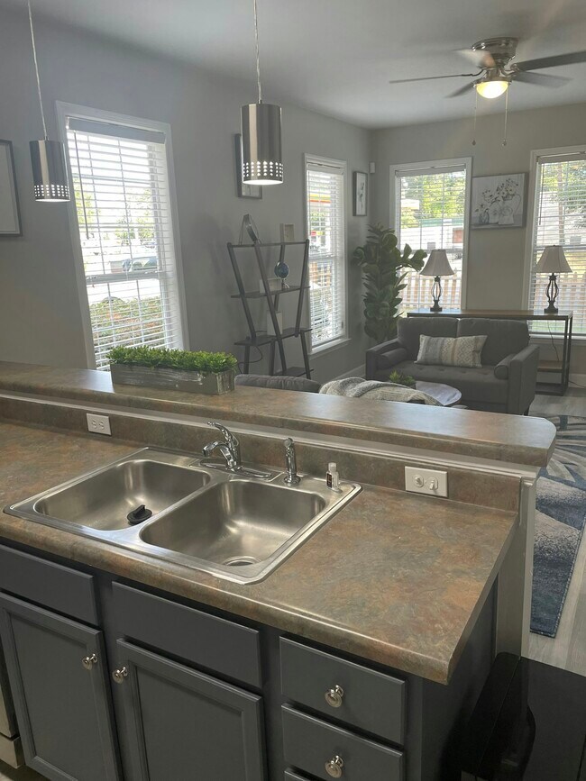 Building Photo - 2408 Escambia Dr