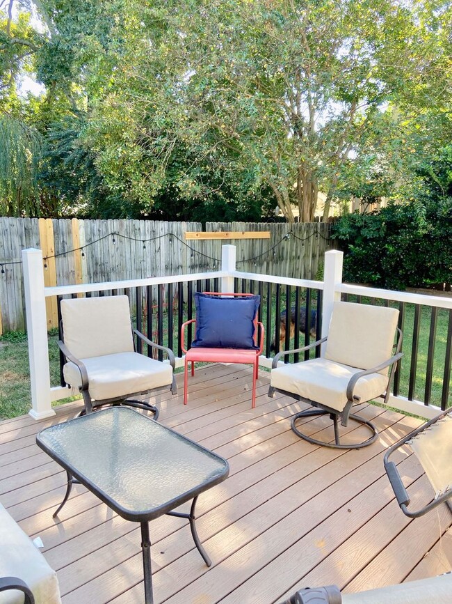Building Photo - 3BD/2.5BA Home in Chicks Beach with Garage...