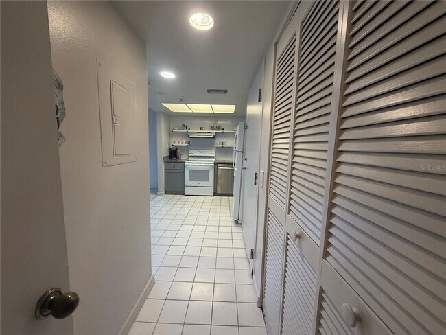 Building Photo - 6009 Sea Ranch Dr