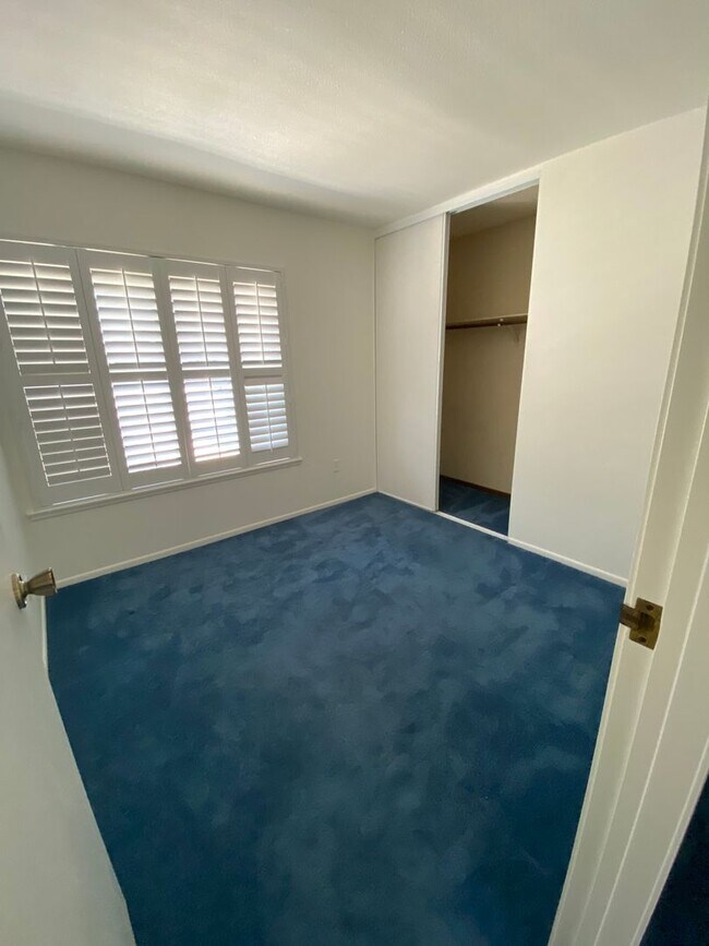Building Photo - 6954 Viking Ct