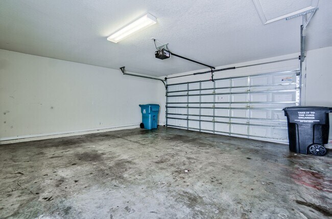 Building Photo - Beautiful 3/3 w/ 2 Car Garage in Gated Vil...