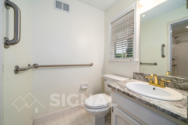 Building Photo - 2245 Tal Heim Dr