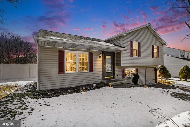 Building Photo - 2109 Highland Ct