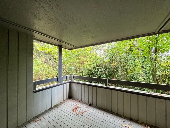 Building Photo - Your New Rental Home Awaits in Bellevue!