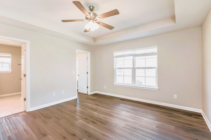 Building Photo - 160 Callie Cir