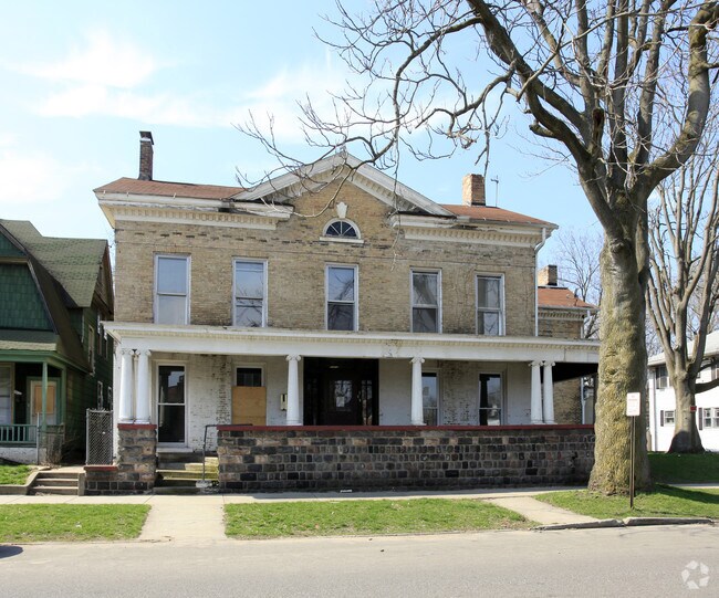 Building Photo - 209 N 2nd St