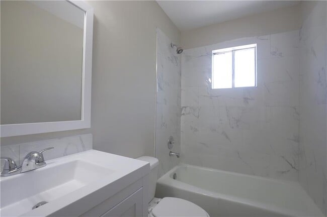 Building Photo - 4732 Valley Dale Dr SW