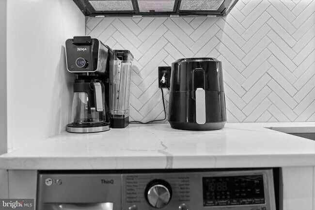 Building Photo - 4600 Duke St