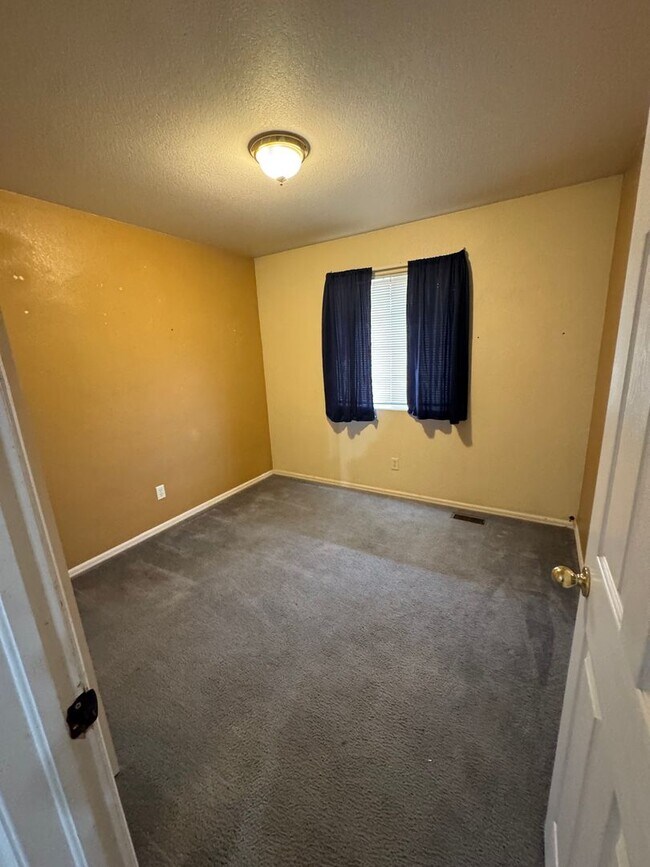 Building Photo - Willowbrook Home 3 Bedroom