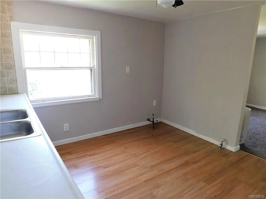 Building Photo - 395 Davey St