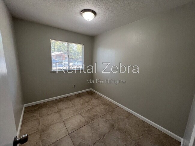Building Photo - 317 Knutson St