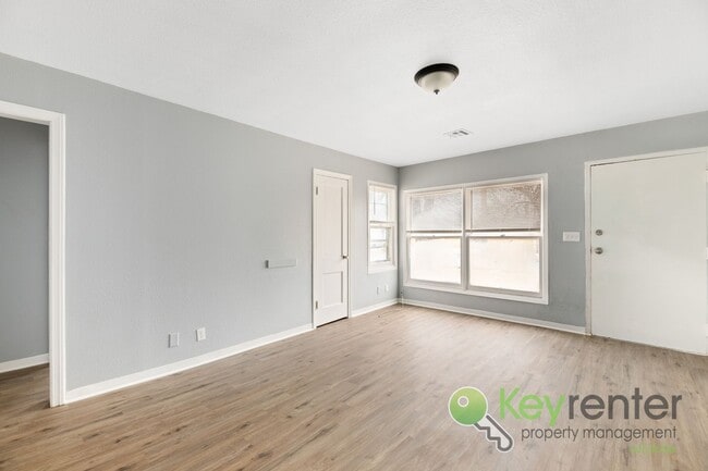 Building Photo - 1338 N Volutsia