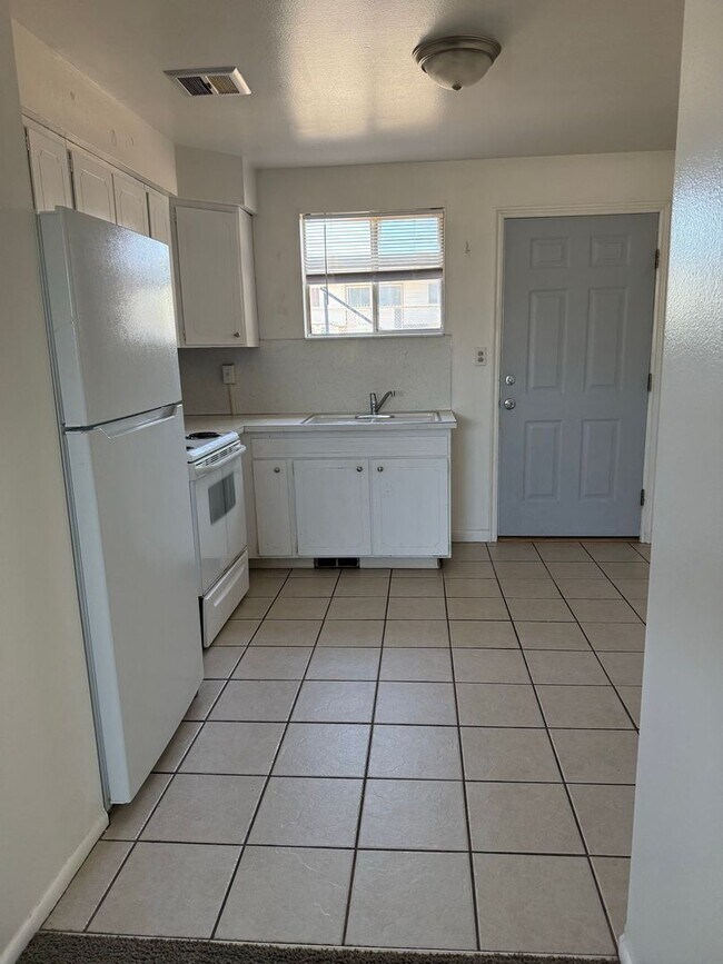 Building Photo - SINGLE FAMILY HOUSING -  2 bed/1 bath in Orem