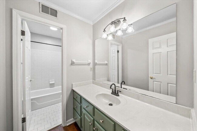 Building Photo - 7559 Cross Village Dr